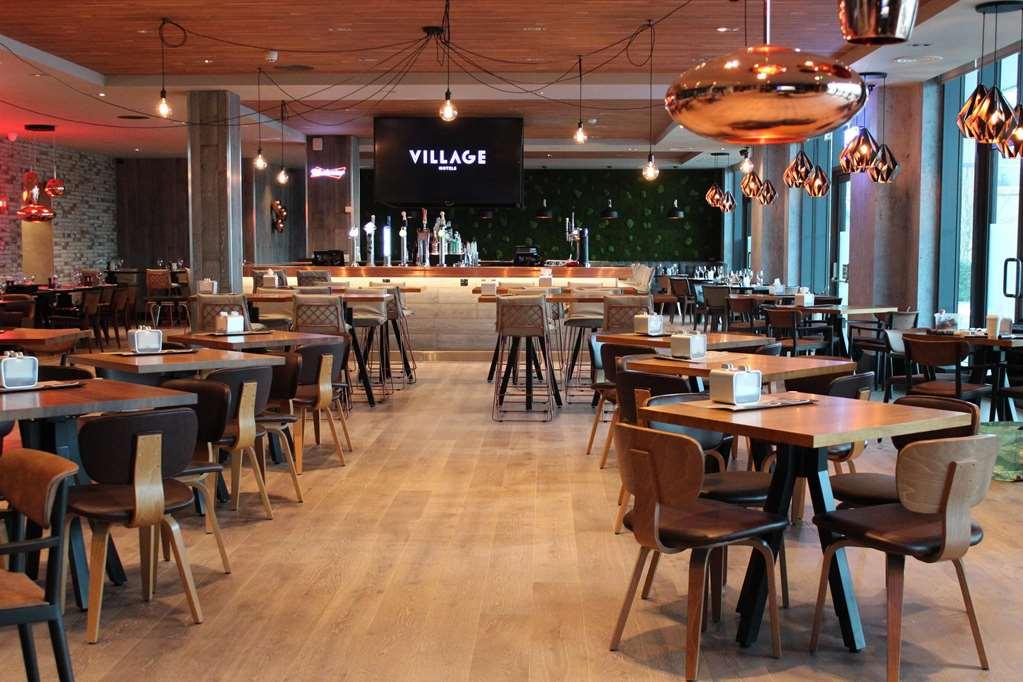 Village Hotel Newcastle Holystone  المطعم الصورة
